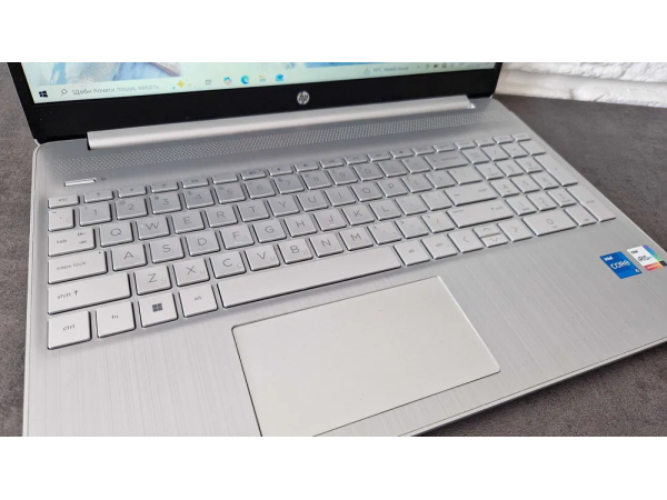 HP Laptop 15-dy2703dx